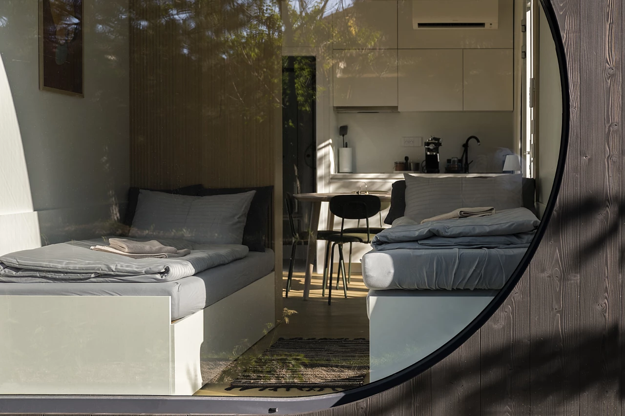 The Ecocapsule Box's bedroom can optionally include two single beds