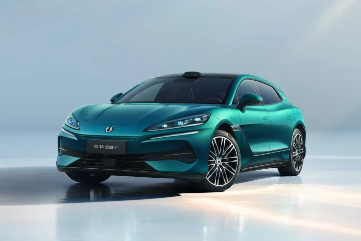 The Z9 GT boasts a maximum CLTC range of more than 643 miles (1,036 km)