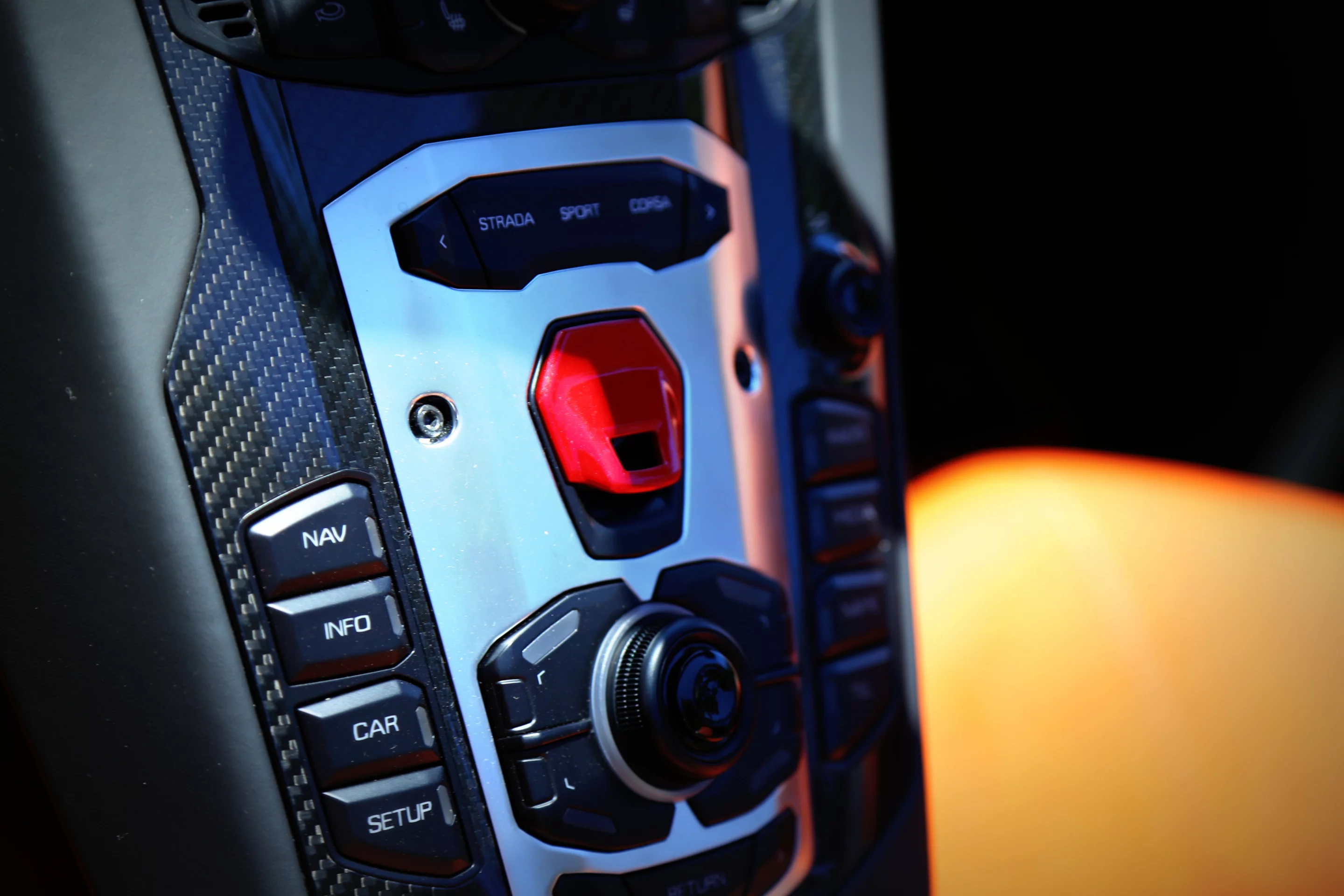 The Veneno console features a nuclear launch type start button and three drive mode settings (Photo: Angus MacKenzie/Gizmag.com)