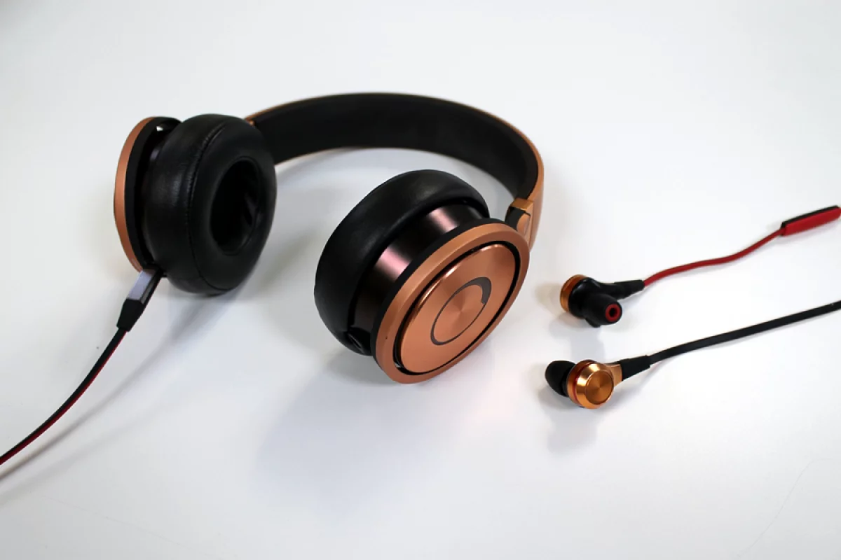 Pioneer released its SE-CX8 earbuds and SE-MX9 full-size headphones earlier this year (Photo: Stu Robarts/Gizmag)