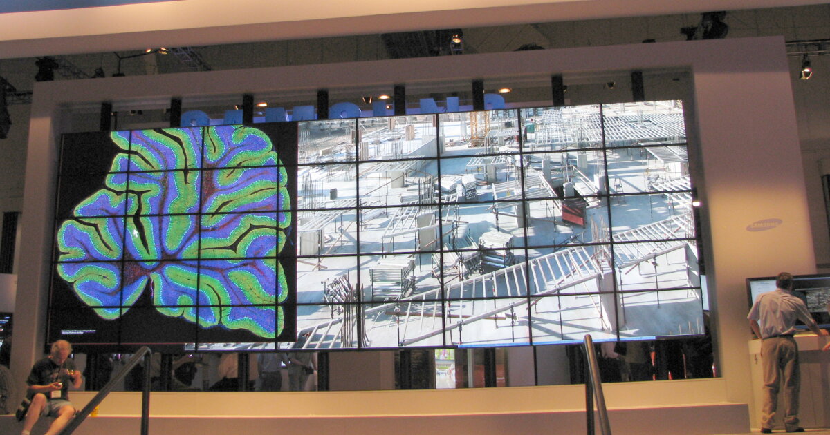 Visual Cpu Wall Hiperwall software video wall uses normal PCs and monitors