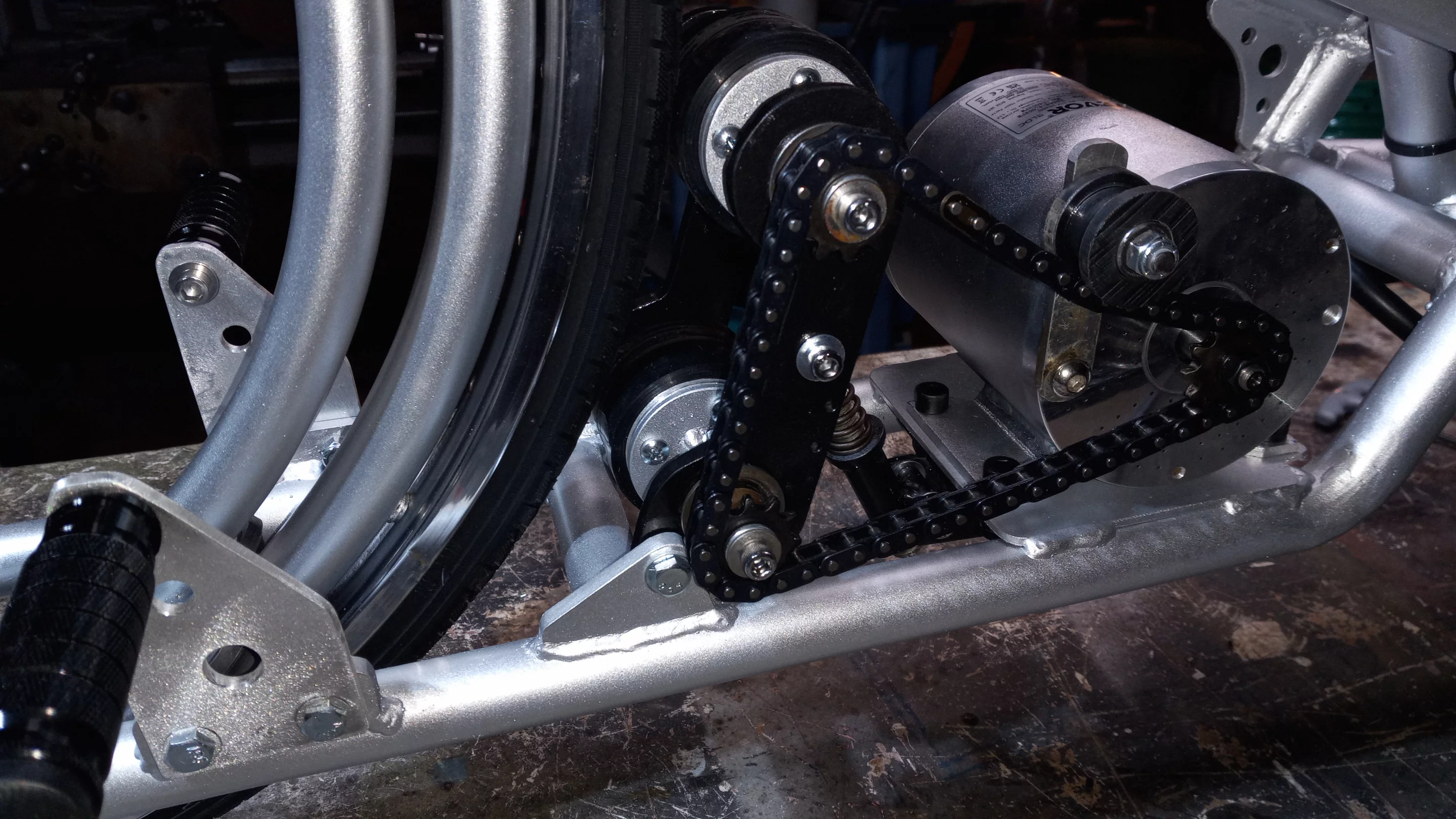 A close look at the friction drive mechanism