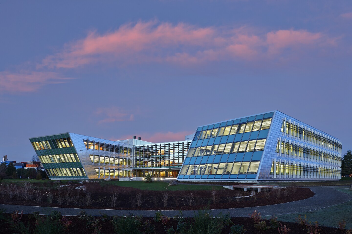 Federal Center South Building 1202, Seattle byZGF Architects LLP (Photo: Benjamin Benschneider)