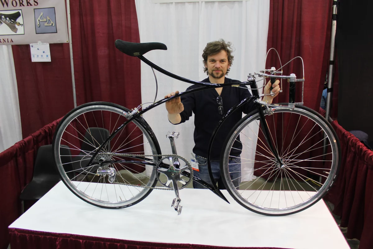 Cykelmageren's Rasmus Gjesing with his hard-to-miss bike at NAHBS in Louisville (Photo: Ben Coxworth/Gizmag)