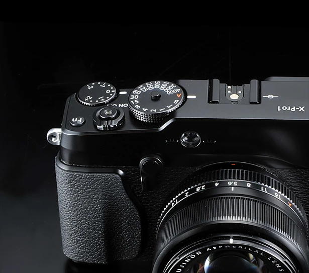 The X-Pro1 has a magnesium alloy chassis, die-cast aluminum alloy at the top and bottom and a leather-like finish