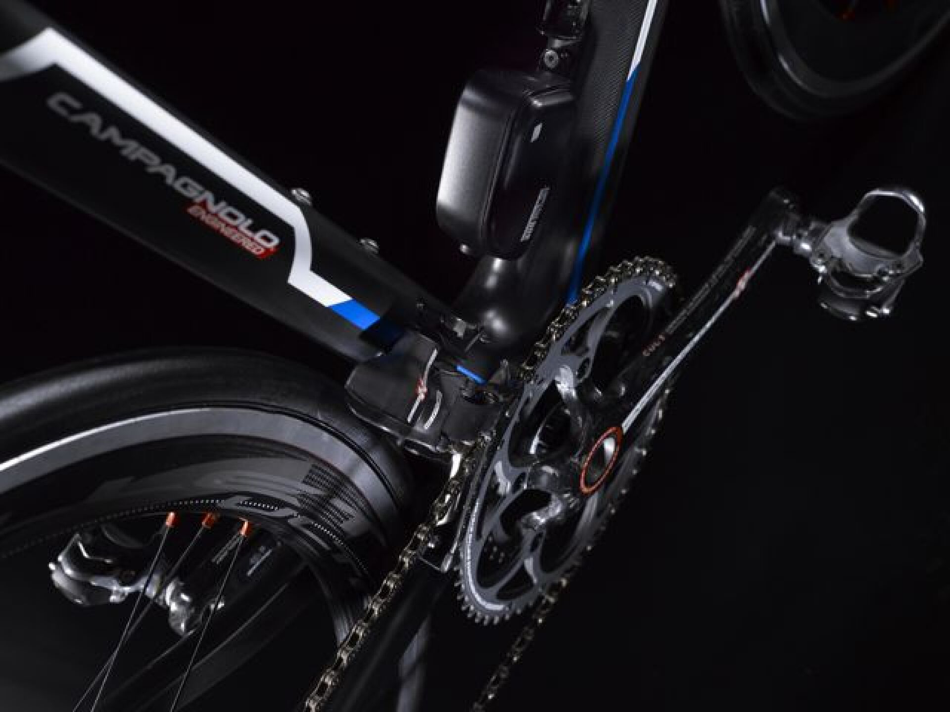 Campagnolo FINALLY launches electronic shifting system for highend