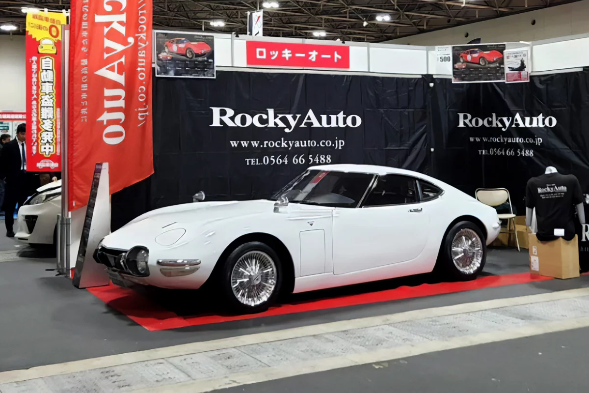 The 3000GT retains the original shape and chassis geometry, has a modern 225 hp 3.0 liter motor with all the niceties of modern power steering, EFI, climate control, comms, gauges and an electronically controlled 4-speed automatic transmission. Most importantly, it is a car you can drive (and love) every day.