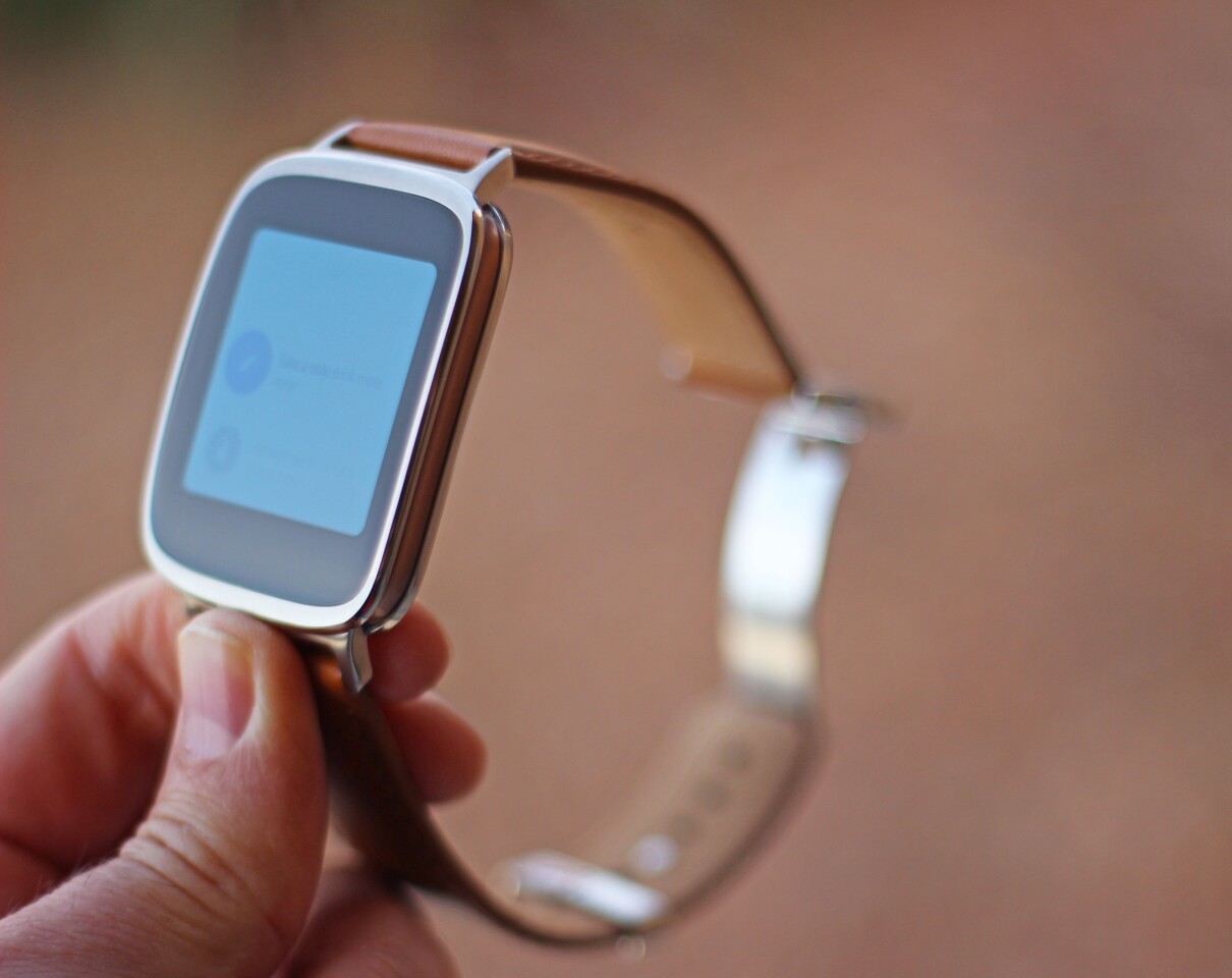 The ZenWatch's body weighs 50 g (1.76 oz) and its band weighs 25 g (0.88 oz) (Photo: Will Shanklin/Gizmag.com)