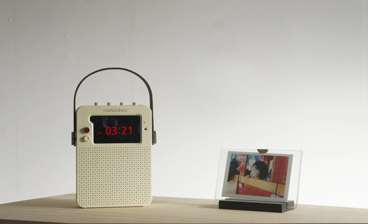 Compatible with iPhone 4, 4S, 5 and 5S, i Ready O is designed to turn your old iPhone into a retro-styled radio