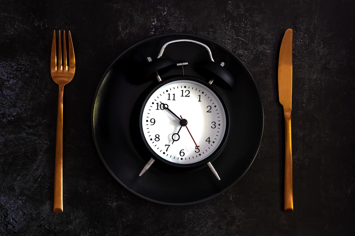 A clinical trial found little difference in beneficial effects comparing a daily six-hour eating window with a four-hour window