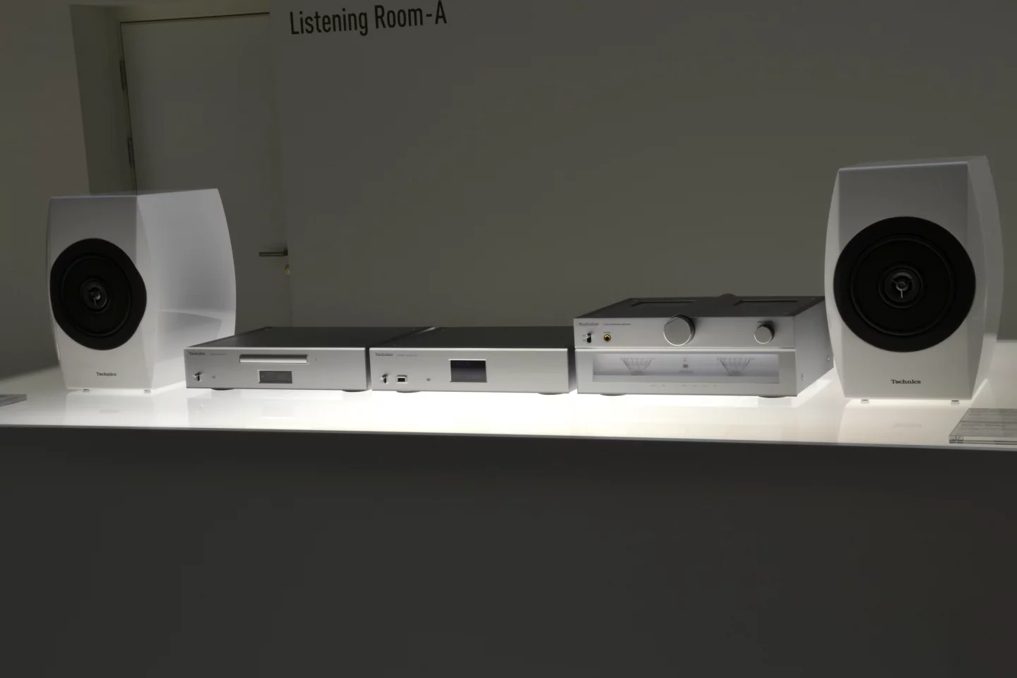 The Premium Class C700 Series system from Technics (Photo: Paul Ridden/Gizmag)