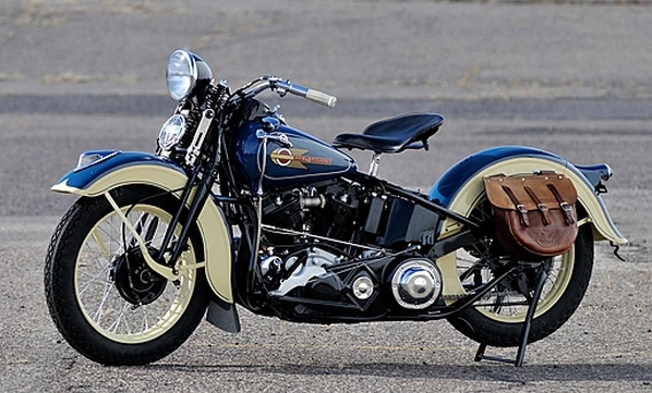 This first-year 1936 EL Knucklehead was restored by Ken Presson and judged a remarkable 99.75 at the Davenport AMCA meet (September of 1998 and 1999). It is as close to a perfect Knucklehead as is possible. It sold for US$165,000 at Mecum’s January, 2014 Las Vegas, sale.