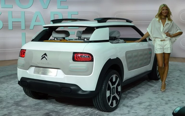 In addition to Hybrid Air technology, the Citroën Cactus showcases "Airbump" body protection