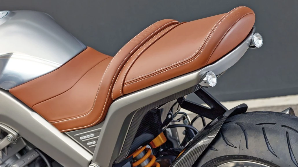 The two-passenger seat of the Horex VR6 Silver Edition is made of real leather