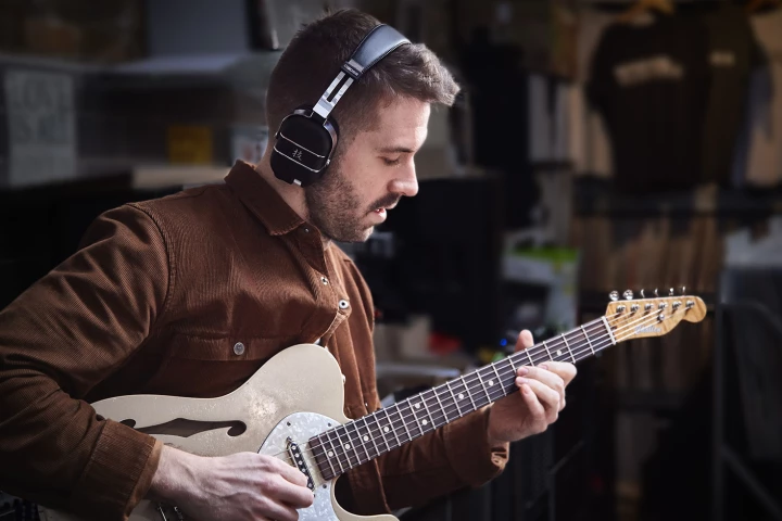 With a transmitter plugged into the guitar and the Waza-Air headphones popped on the noggin, players can noodle away without disturbing other in the home