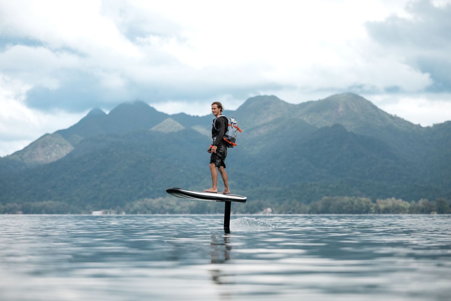 Vinga 3 was designed with eFoil newcomers in mind, and Awake promises: "Inexperienced users fly with hydrofoils in just minutes"