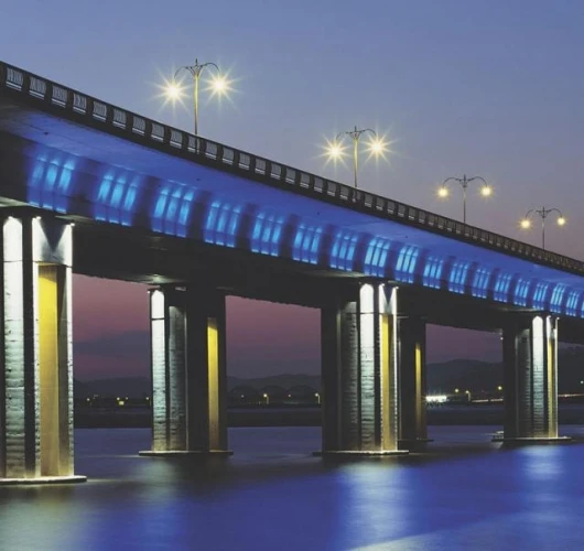 Located near Philips' International Competence Center for Outdoor Lighting in Lyon, the OLAC offers visitors and potential customers – more than 3,000 annually – access to Philips' unique expertise in the field of outdoor lighting and city beautification.