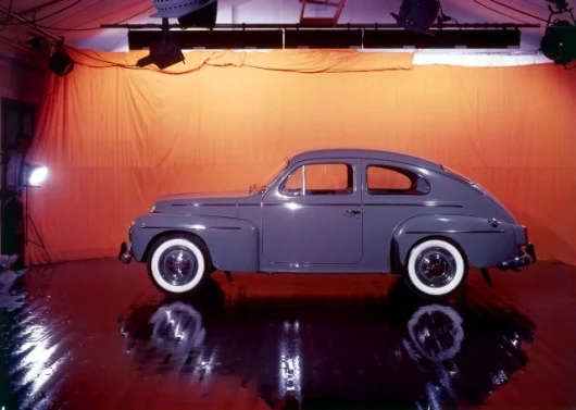 Volvo P544 under lights