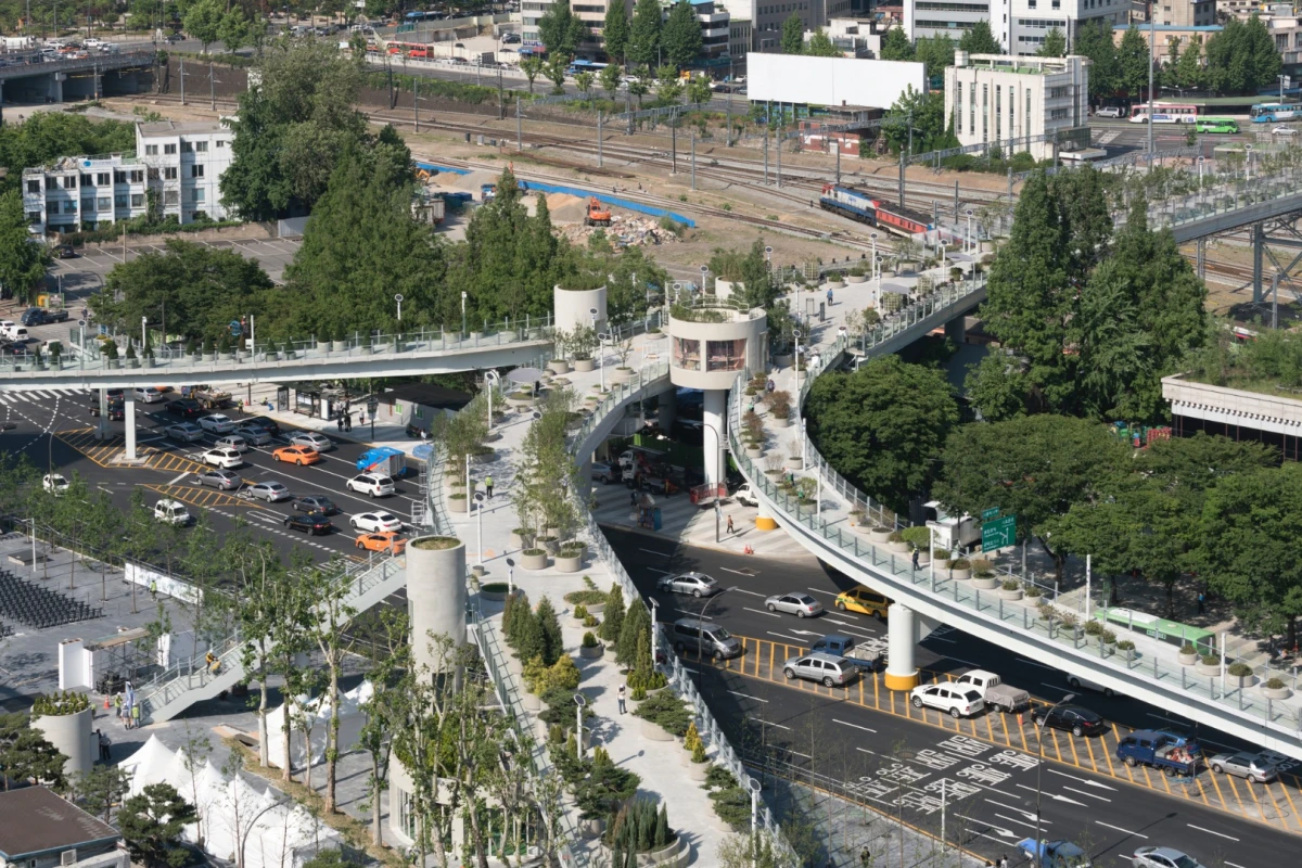The Seoullo 7017 Skygarden is located in the heart of Seoul