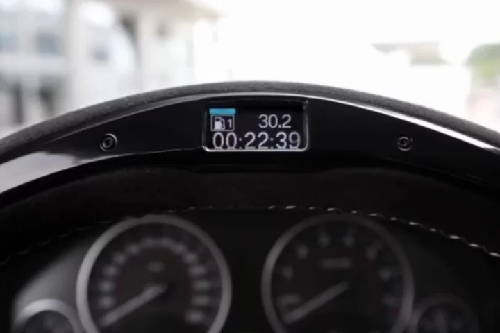 The BMW M Performance steering wheel in ECO mode