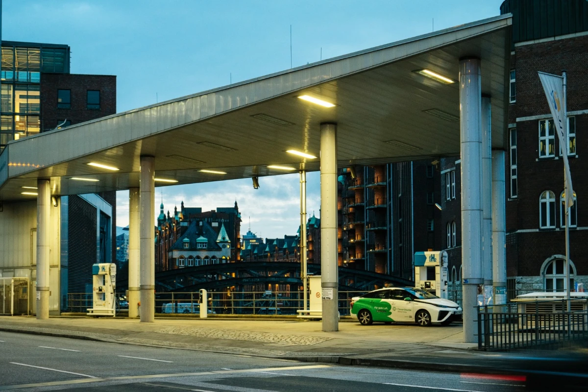A new energy storage system can release either hydrogen gas or electricity