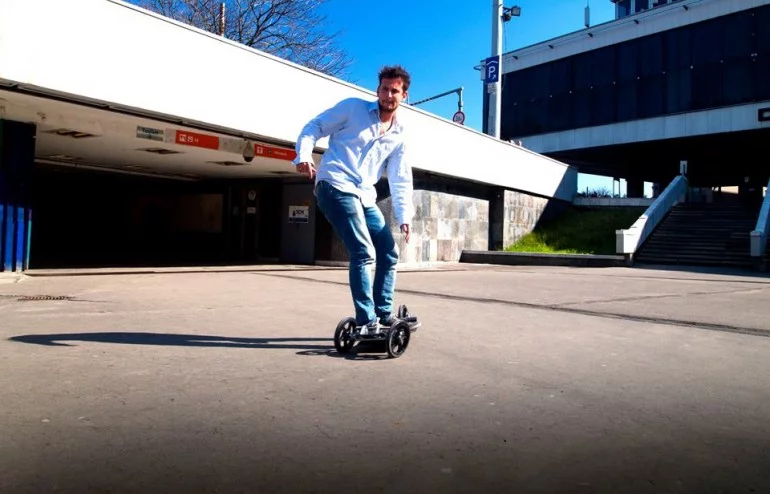 The Deska Board is the latest design to claim the elusive "surfing on pavement" feel