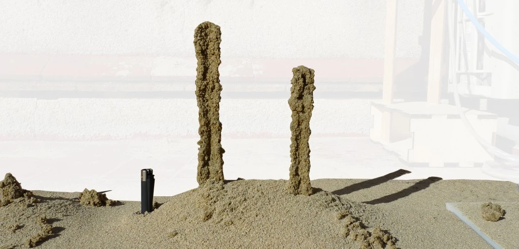 Instead of using a synthetic material like plastic, the Stone Spray uses natural soil or sand mixed with a solidifying agent