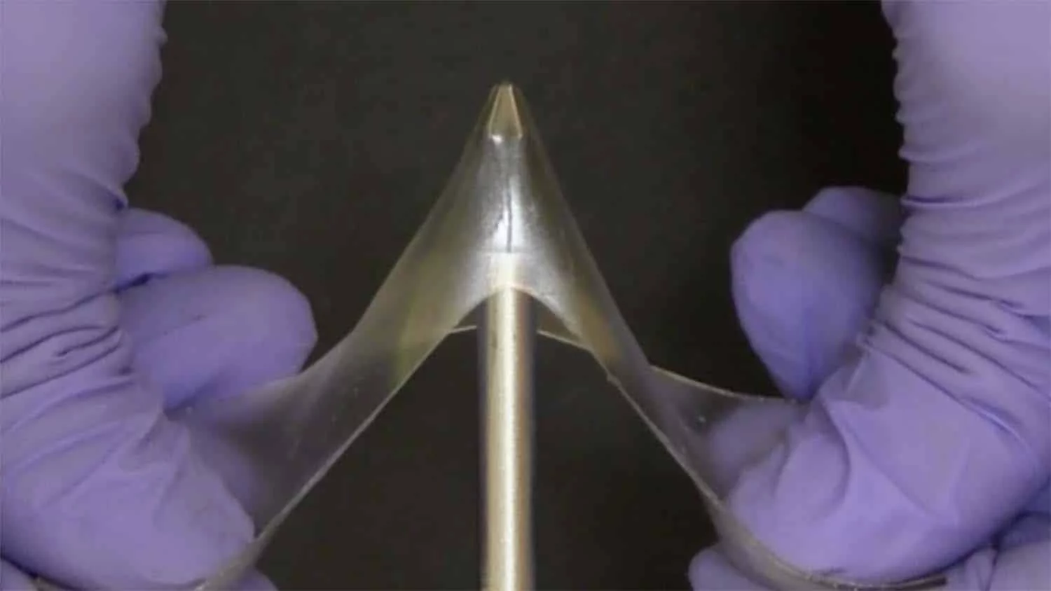 Glassy gels are very stretchy but still as strong as more rigid glassy polymers