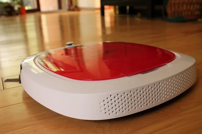 Deebot navigates based on a random motion algorithm