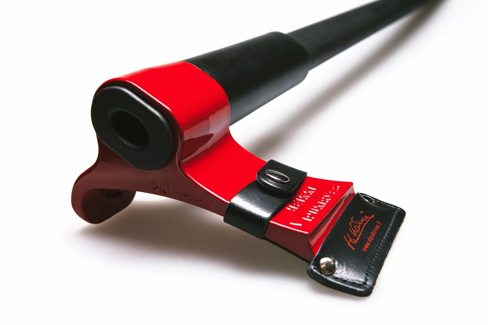 The head of the new Leveraxe is made of iron alloy