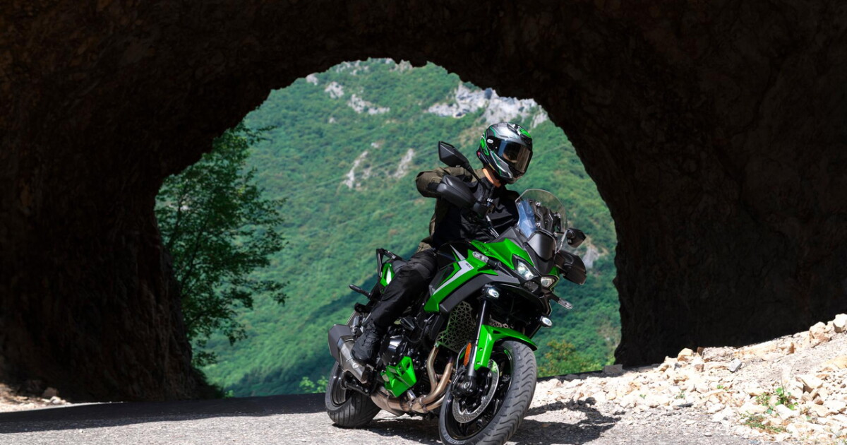 Kawasakis beliebte Versys ADV gibt es jetzt auch in einer feurigen ...
