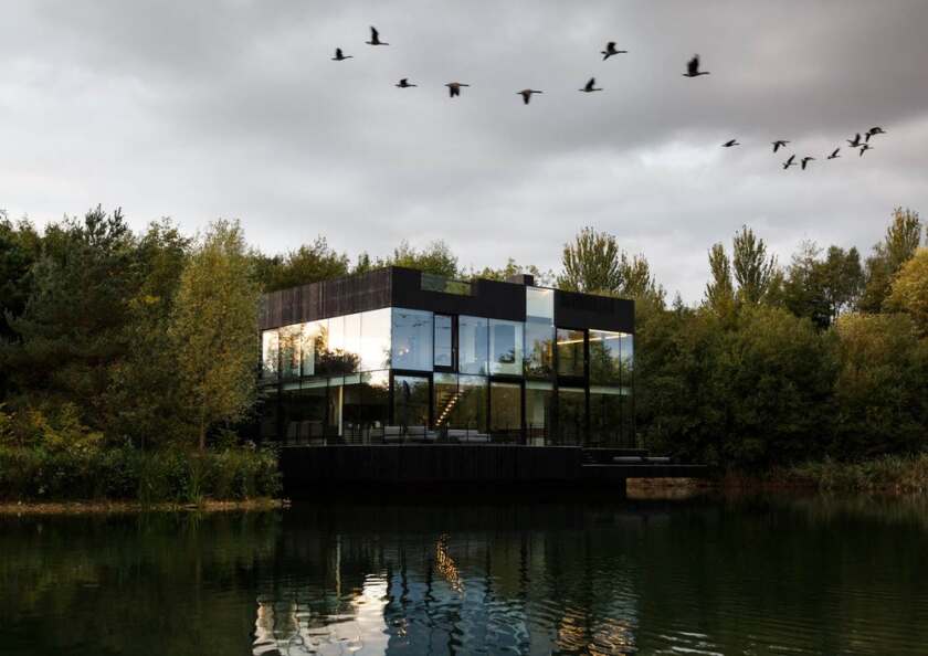 As its name suggests, the Glass Villa on the lake is big on transparency
