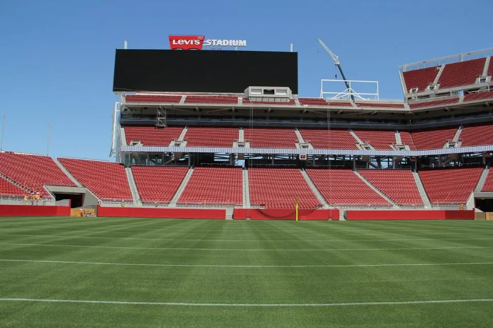 2,000 screens around the Levi's Stadium are connected to the stadium's IPTV system