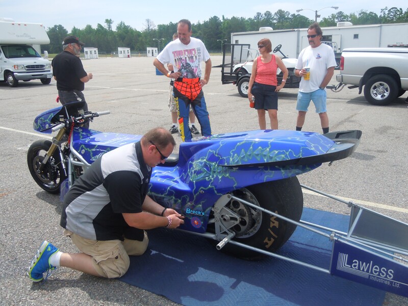 Lawless Rocket Electric Drag Bike Does Quarter Mile In 6 94 Seconds Breaks 200 Mph