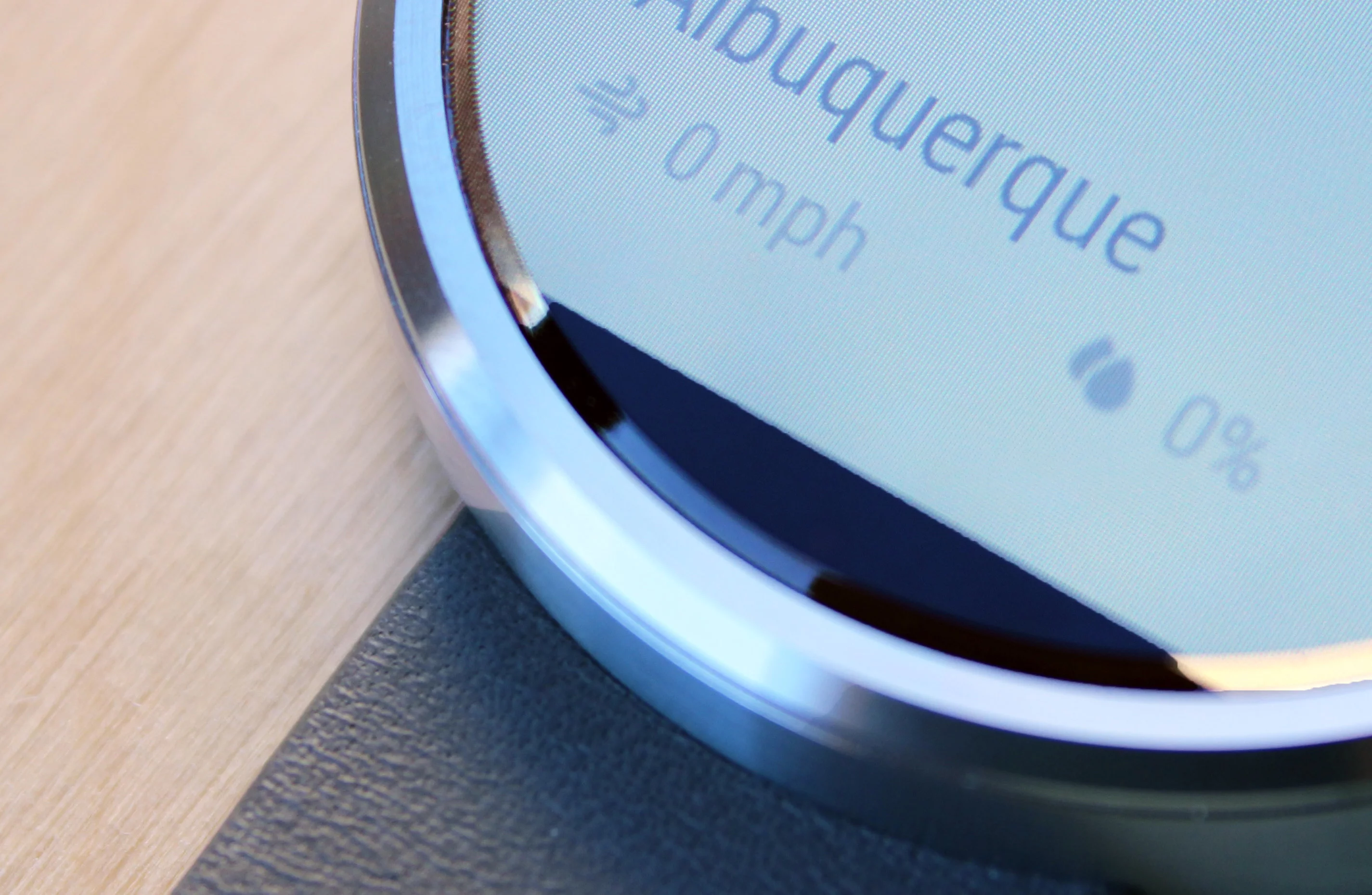 The Moto 360's display is only about 97 percent round: see the little black bar at the bottom (Photo: Will Shanklin/Gizmag.com)