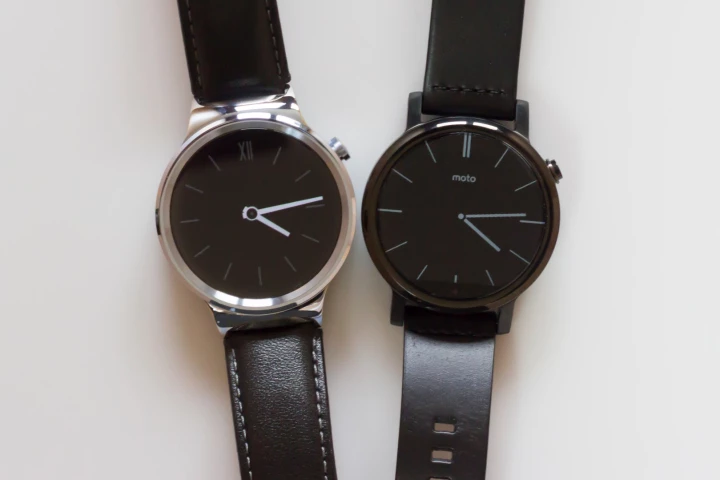 Gizmag goes hands-on to compare the Huawei Watch (left) and 2nd-gen Moto 360