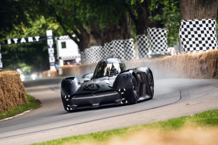 The McMurtry Spéirling looks like a mini Batmobile, but it's a single-seat electric hypercar with monster power and a screaming underbody fan adding 500 kg of downforce and 120 decibels