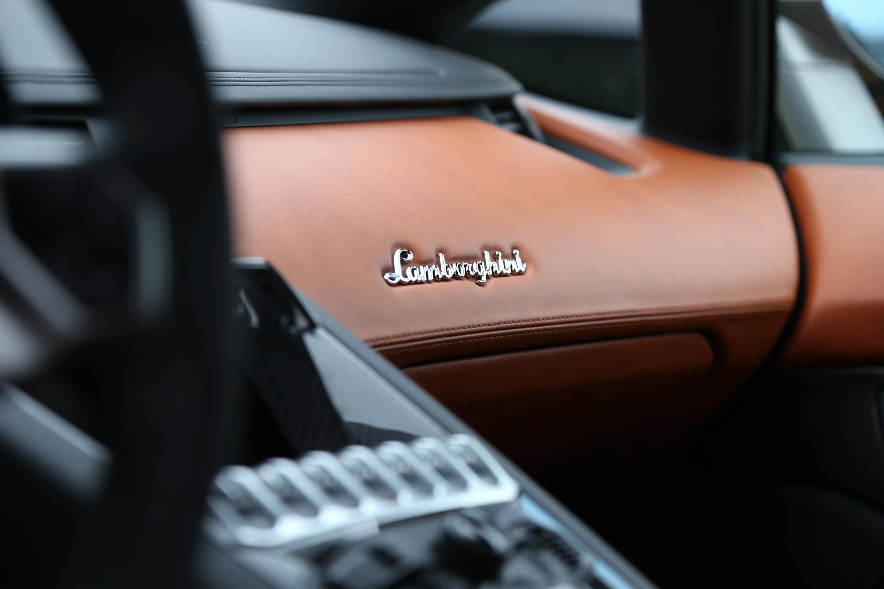 Aventador LP 720-4 50 Anniversary Roadster interior offerings are of a limited, exclusive nature (Photo: Angus MacKenzie/Gizmag.com)