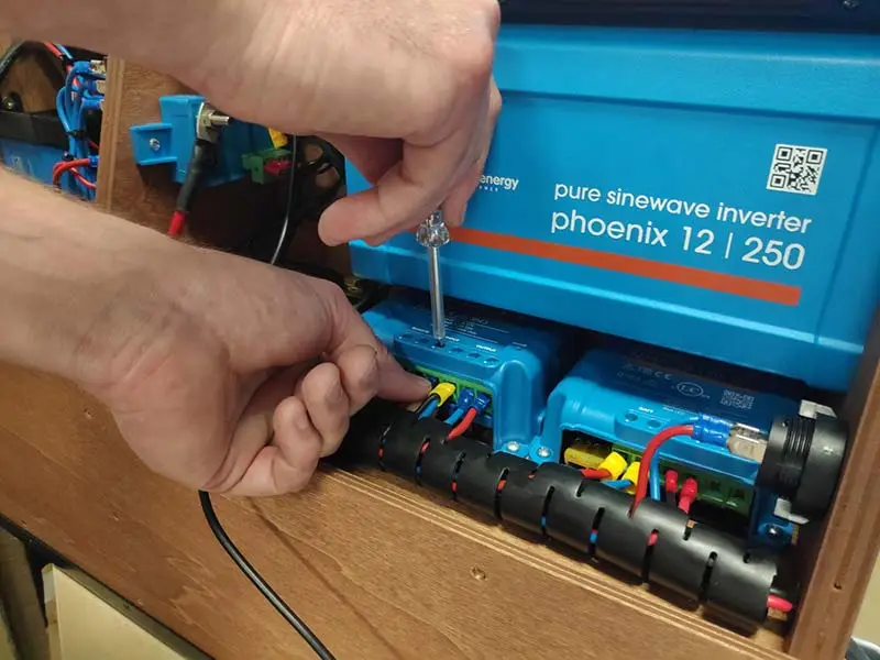 The rear of the ElloBox is dedicated to the electrical system