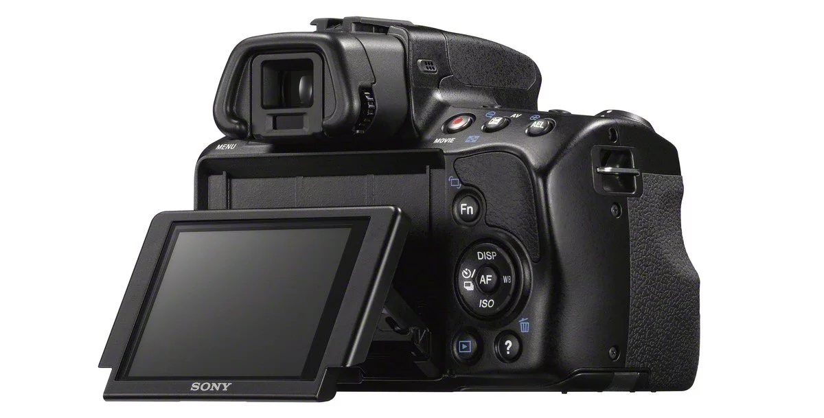 The 0.46-inch SVGA Xtra Fine electronic viewfinder has gained a slight improvement to 1,440,000 dot resolution and now includes a special feature to help improve comfort for spectacle wearers