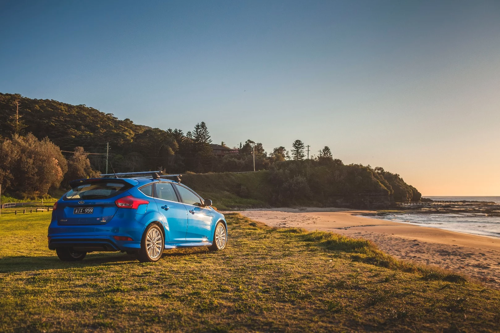 This year's Focus uses an old-school torque converter 6-speed automatic instead of the Powershift dual-clutch of the previous model