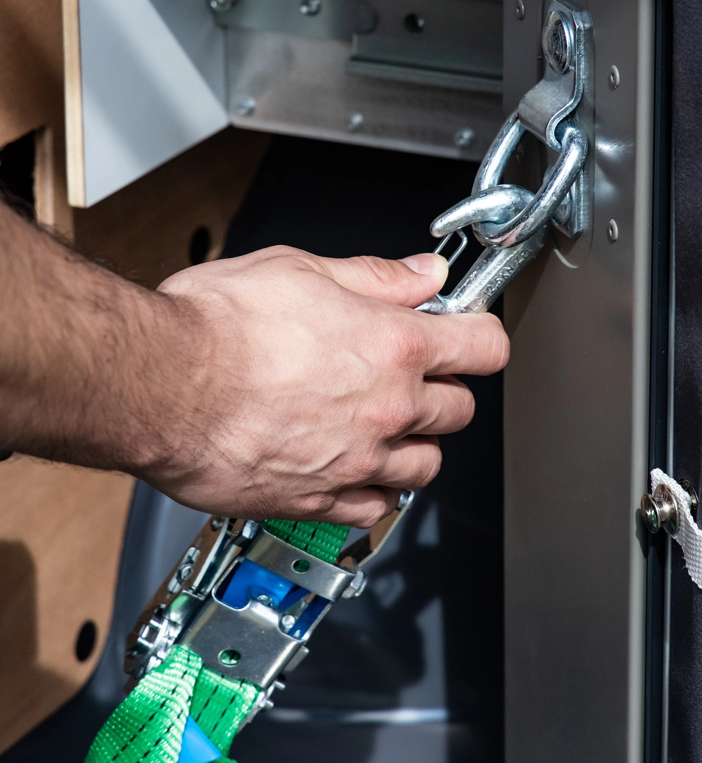 Strapping the PlugVan to the Nissan Interstar