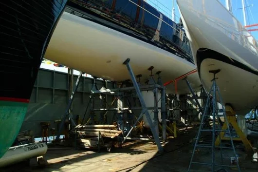 Fully fixed yachts ready for transport
