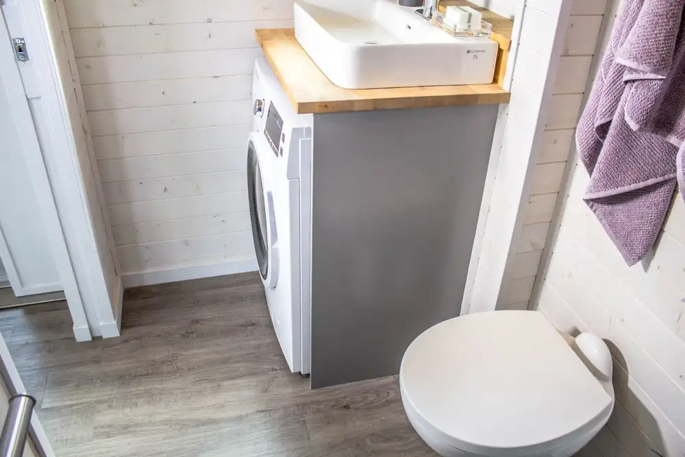 An optional washer/dryer can be installed in the Aurora's bathroom