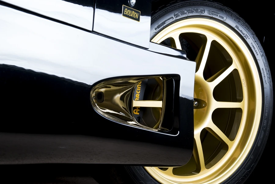 Ultima Evolution side badge and new lightweight forged alloy wheels