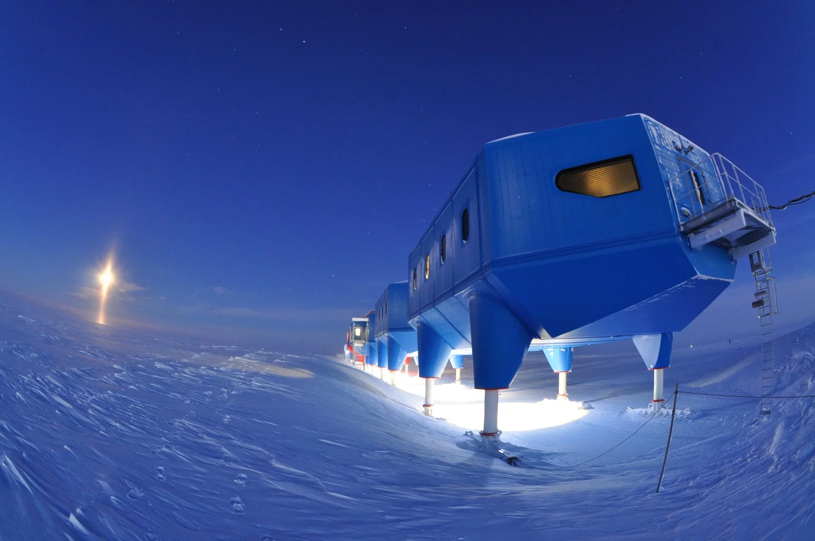 The Halley VI will be towed 23 km (14.3 miles) by specialist bulldozers