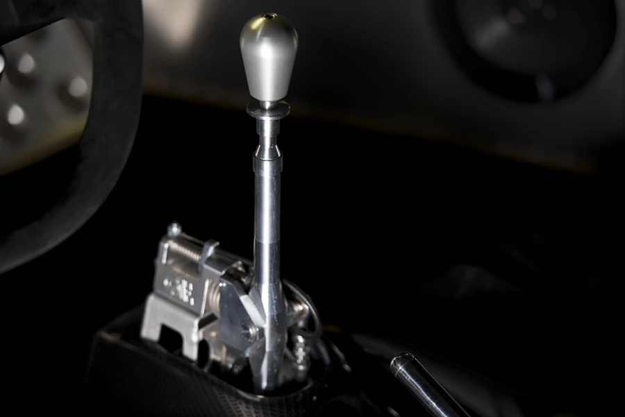 Ultima Evolution billet quick shifter 6-speed manual with carbon center console