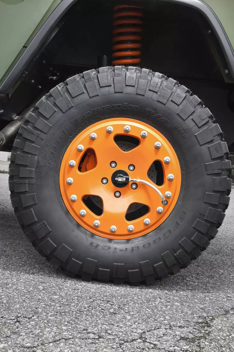 The Mercedes-Benz G-Wagon LAPV 6.X Concept features an individual tire inflation system