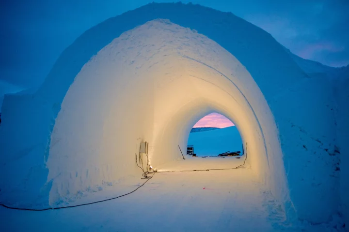 The design of Icehotel 365 is said to combine the arched architecture of the classic Icehotel with traditional building methods