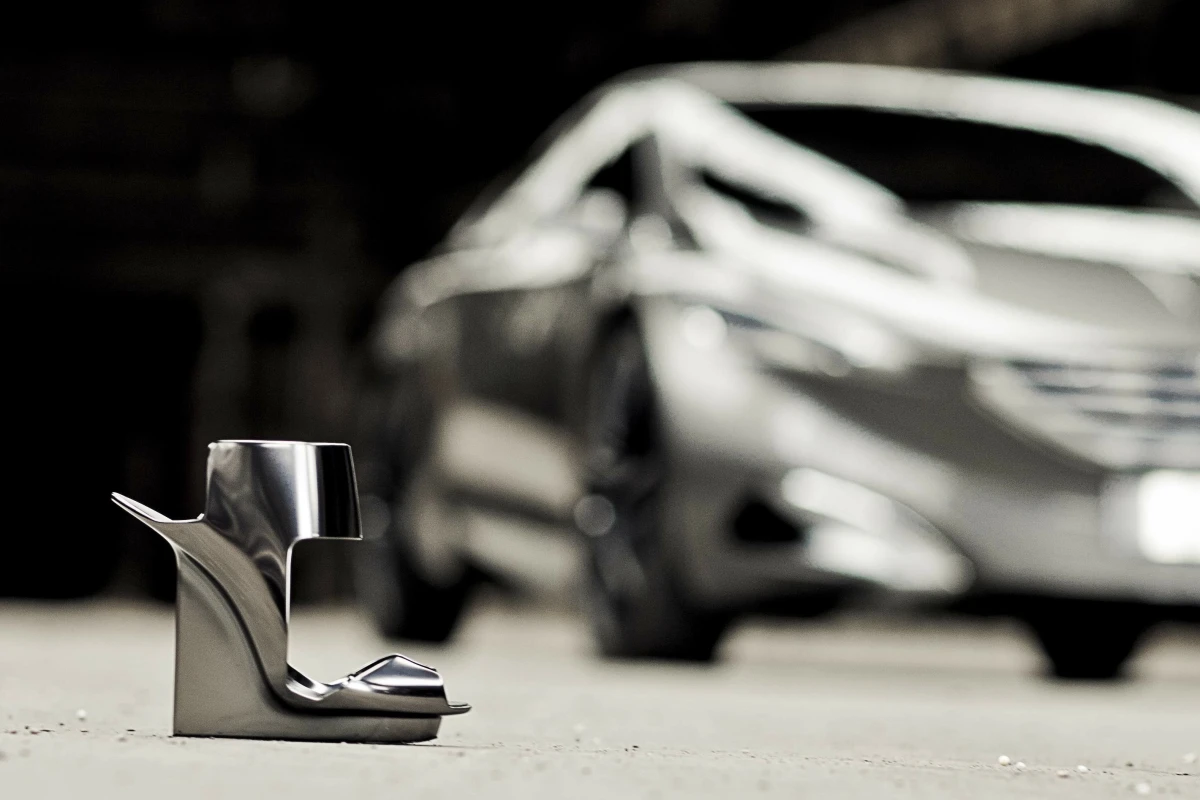 Peugeot's HX1 concept is complemented by a set of gorgeous transforming high-heel shoes